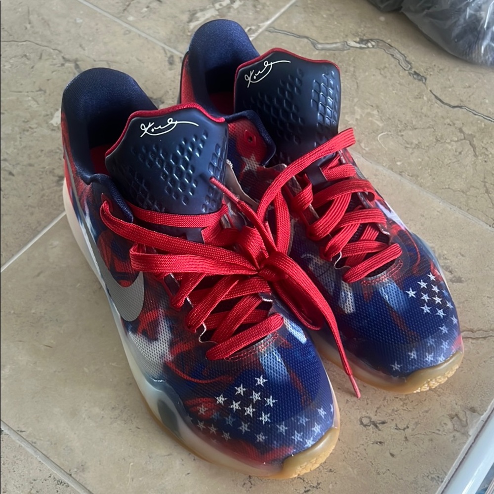 Kobe X Independence Day size 5.5. Never worn.